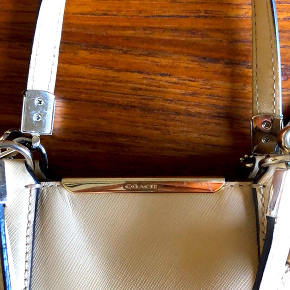 Coach Madison Saffiano Leather bag - Picture 2 of 7